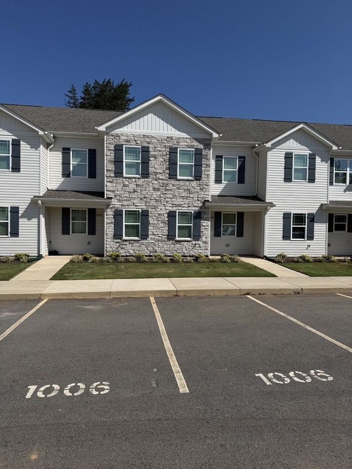 1006 Peony Ln - Photo 2 of 19