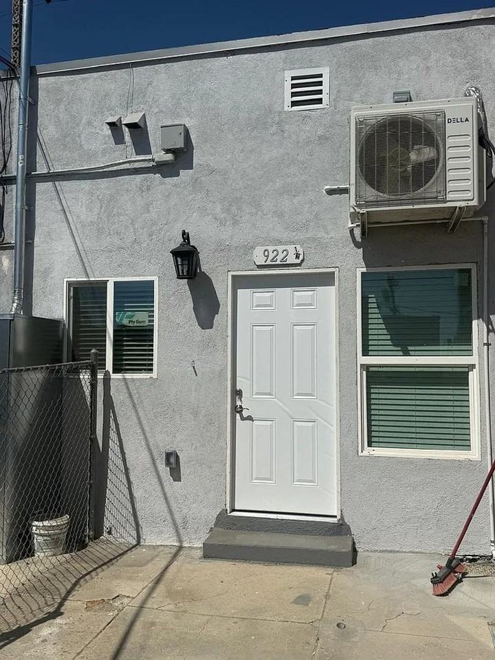922 1/2 N Fickett St - Photo 2 of 10