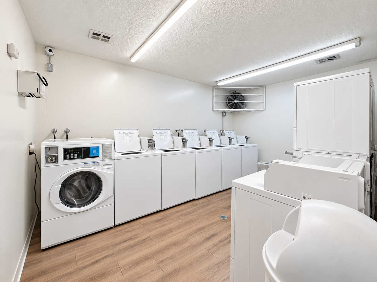 Canterbury Apartments - Photo 5 of 10