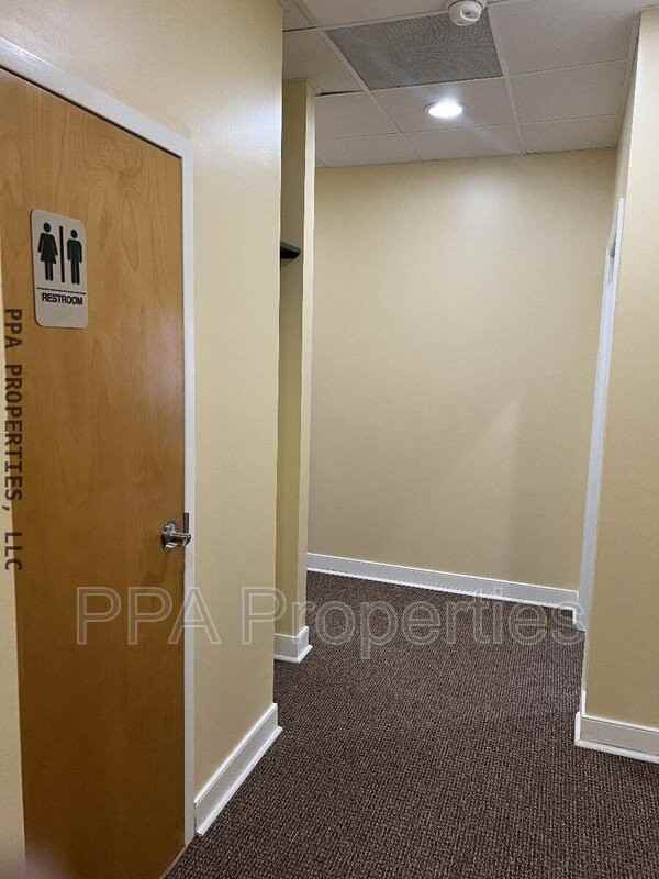 3717 University Dr - Photo 5 of 31