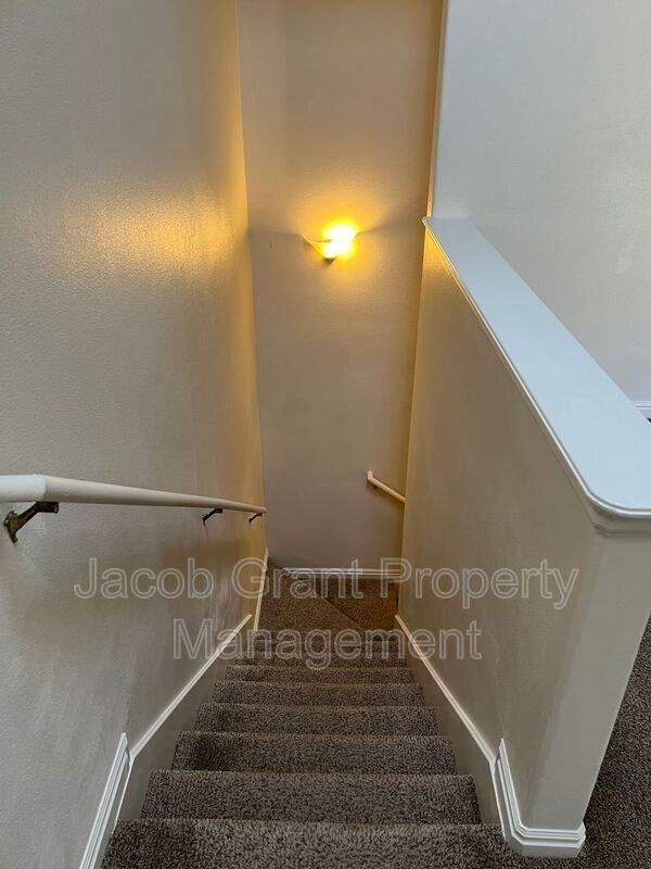 206 La Valle Strada - Photo 3 of 18
