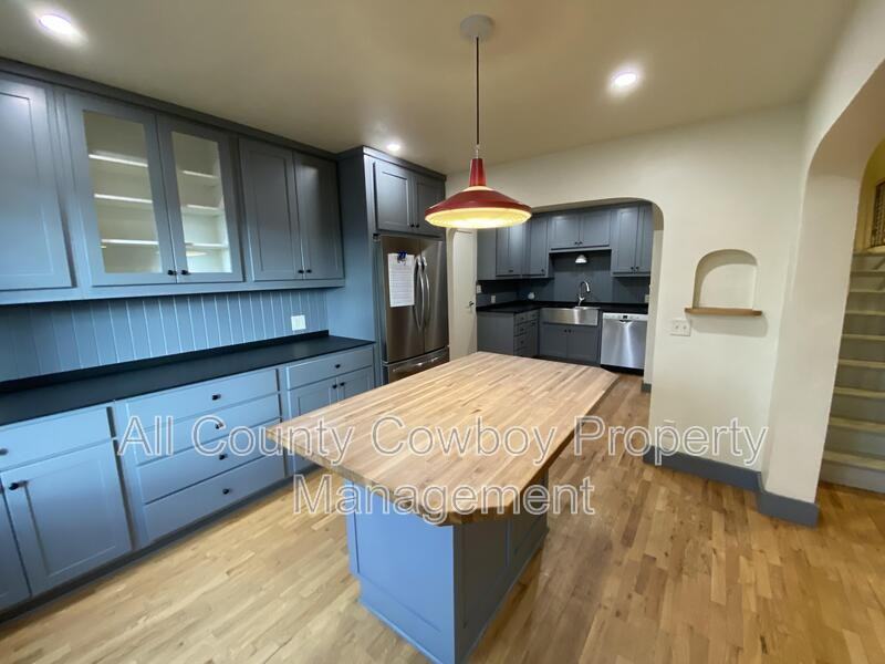 1305 Steele St - Photo 3 of 17