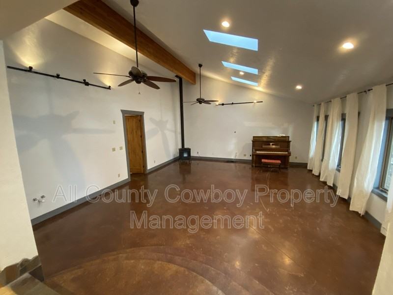 1305 Steele St - Photo 5 of 17