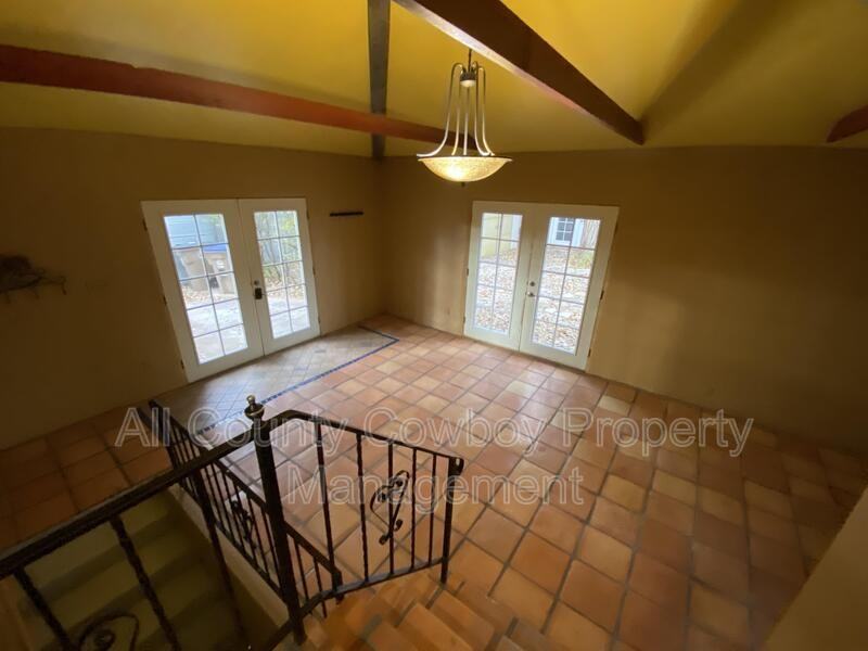 1305 Steele St - Photo 6 of 17