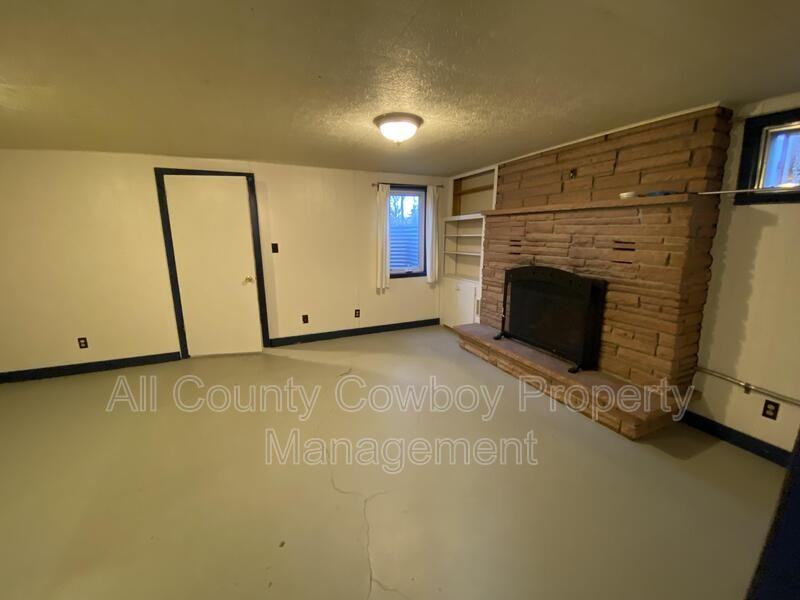 1305 Steele St - Photo 7 of 17