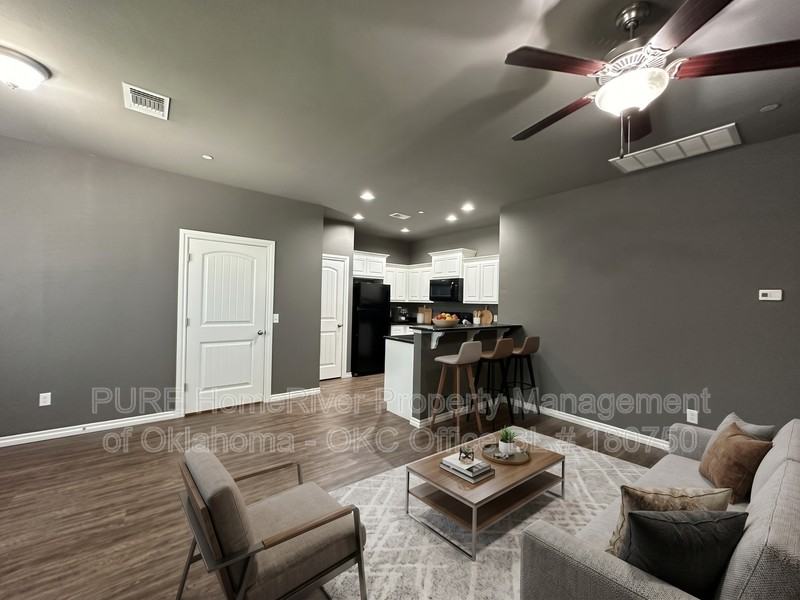 1027 Sw 92nd St - Photo 2 of 19