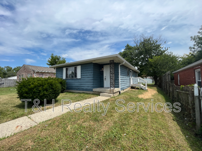 239 S Bradley Ave - Photo 4 of 24