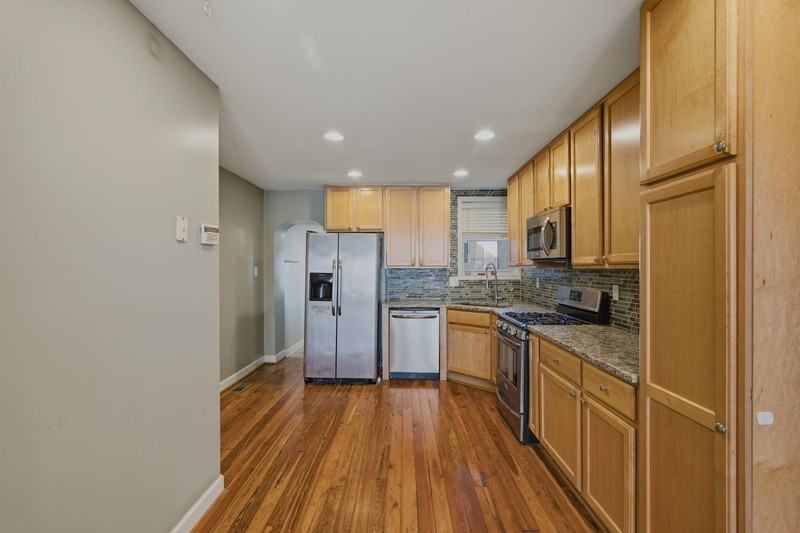 1424 Marshall St - Photo 5 of 20