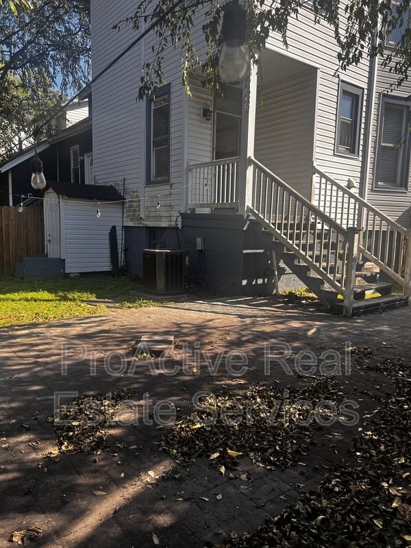 728 38th St - Photo 5 of 26