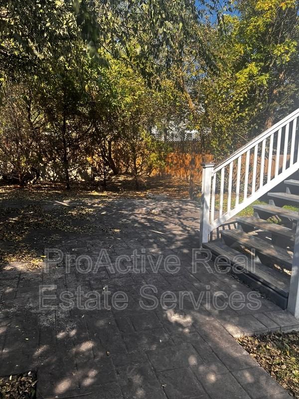 728 38th St - Photo 6 of 26