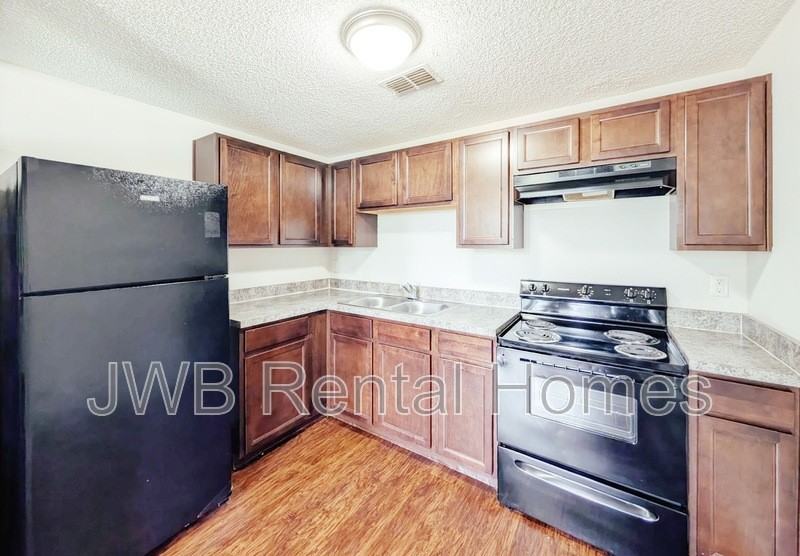 2630 Gifford Ave Unit B - Photo 2 of 18