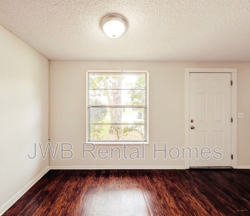 2630 Gifford Ave Unit B - Photo 5 of 18