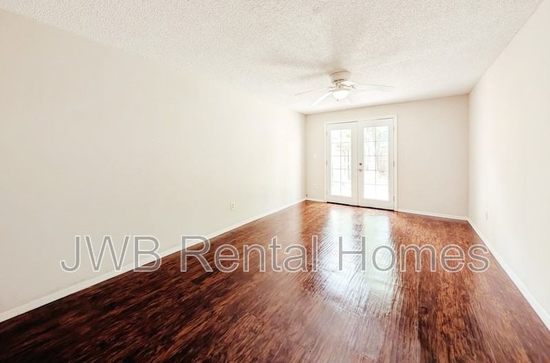 2630 Gifford Ave Unit B - Photo 7 of 18