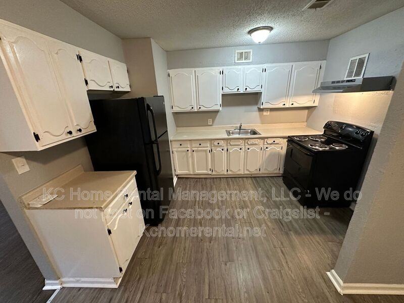 7705 E 113th St - Photo 4 of 29