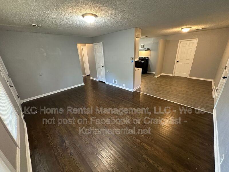 7705 E 113th St - Photo 7 of 29