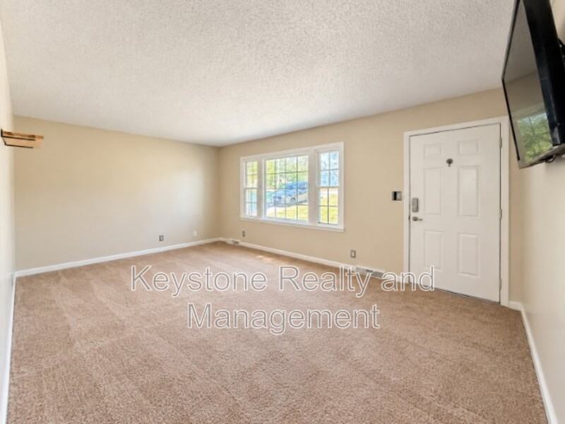 240 E Old Trenton Rd - Photo 5 of 16
