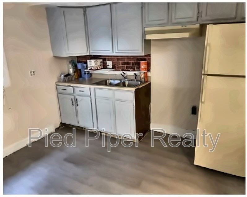 411 1/2 S State Ave - Photo 2 of 9