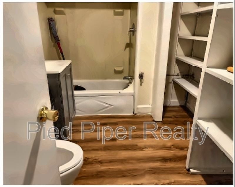 411 1/2 S State Ave - Photo 4 of 9