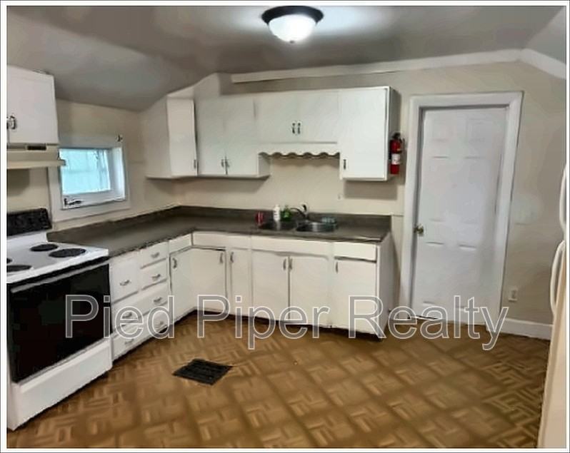 411 1/2 S State Ave - Photo 7 of 9