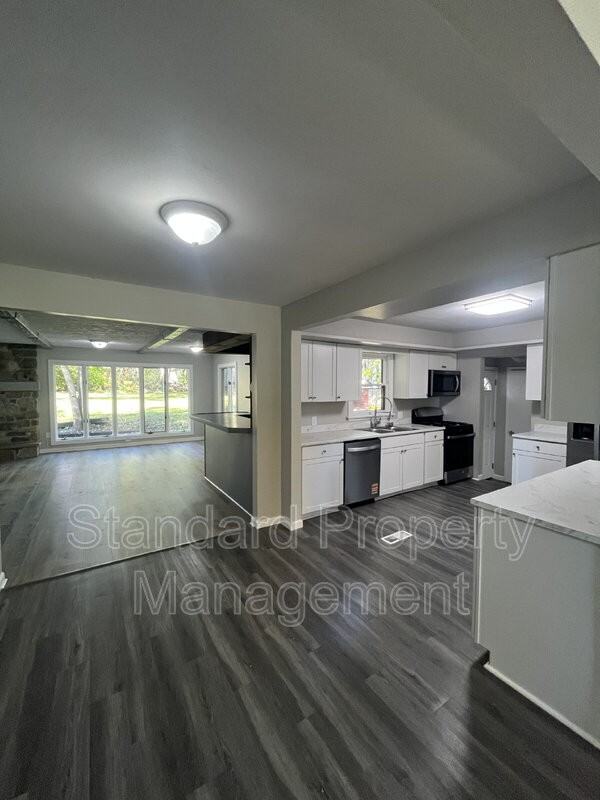 4432 Buffalo Rd - Photo 4 of 34