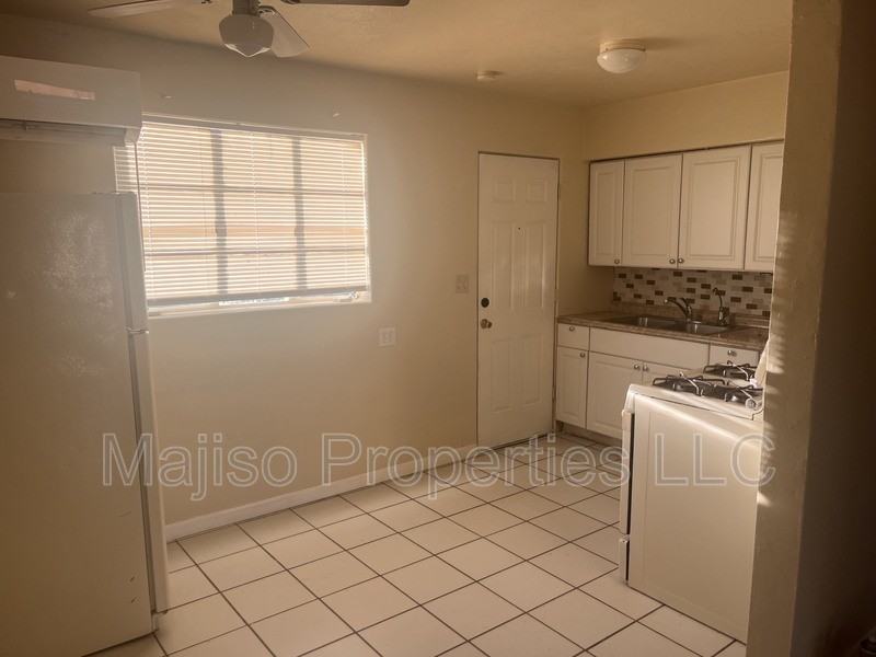 3615 E Lee St - Photo 4 of 8