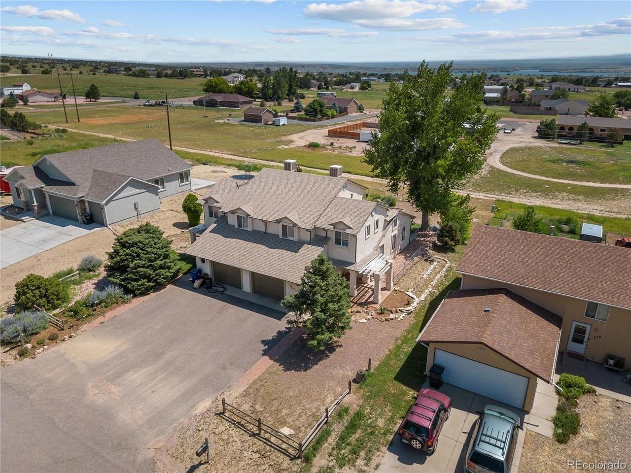 228 W Elbow Dr - Photo 2 of 32