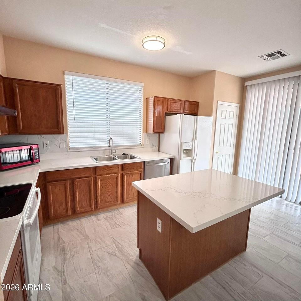 14285 W Verde Ln - Photo 6 of 20