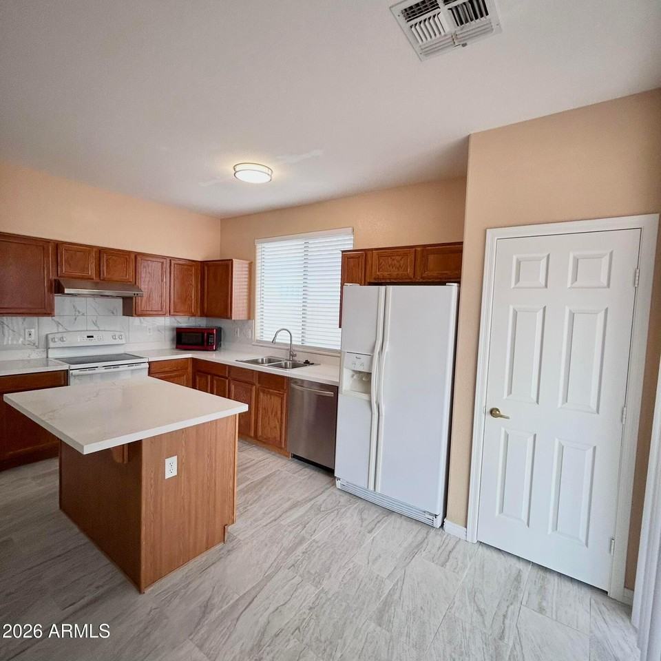14285 W Verde Ln - Photo 7 of 20