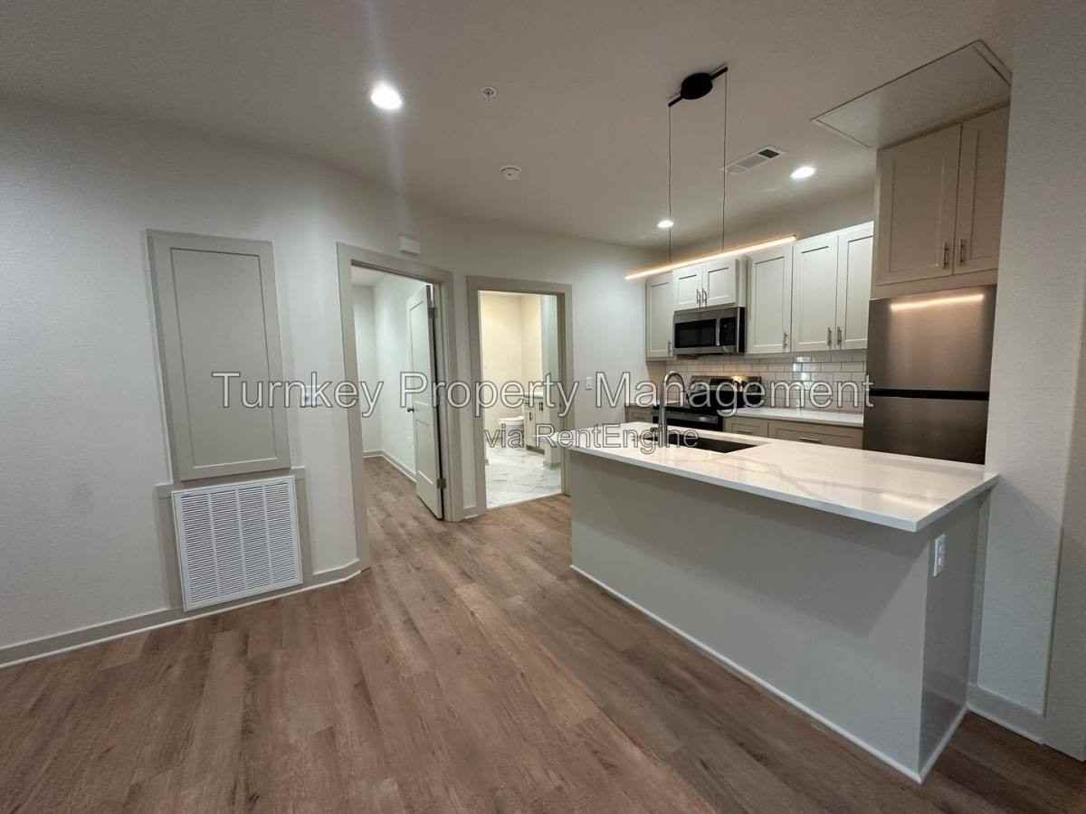 N St #6 - Photo 2 of 6