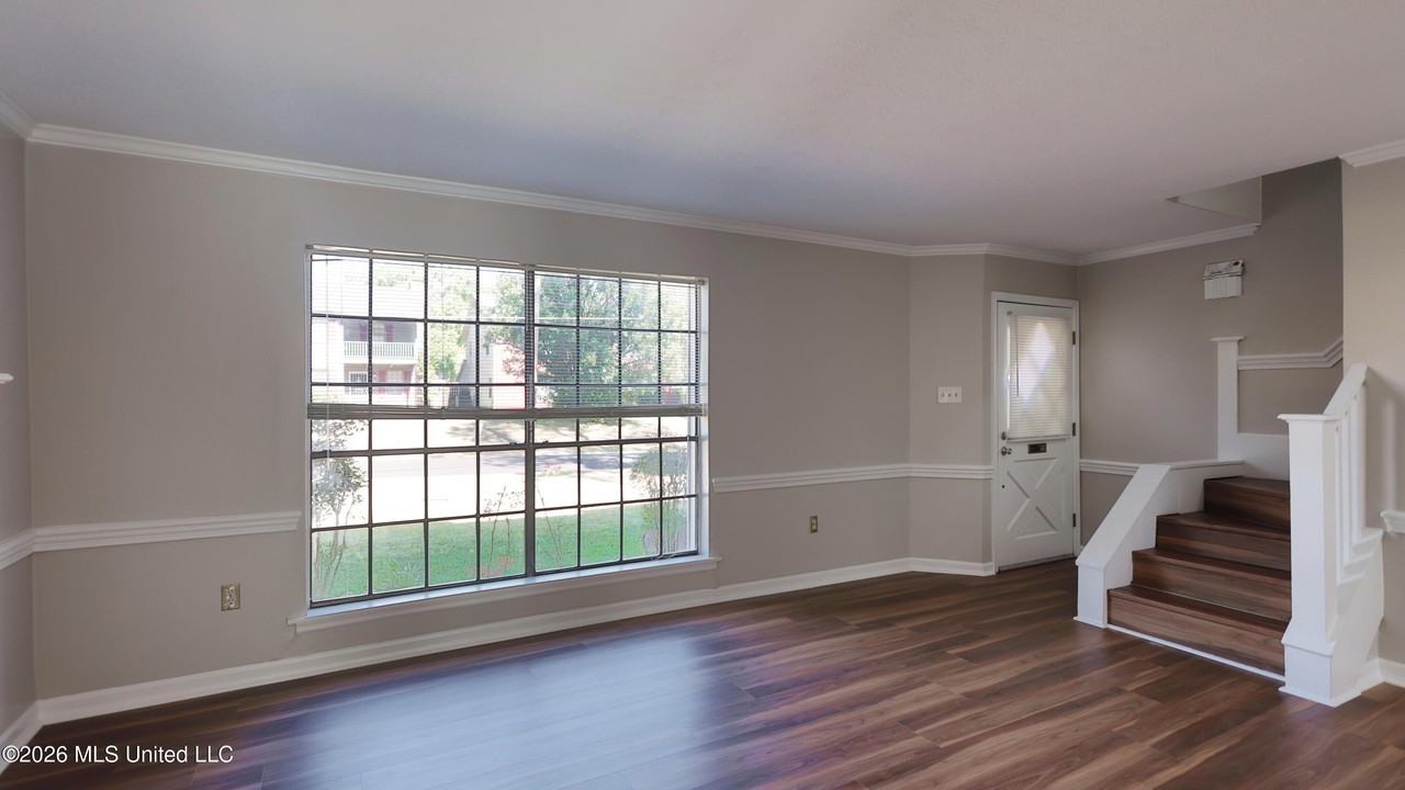 1121 Woodfield Dr - Photo 3 of 12