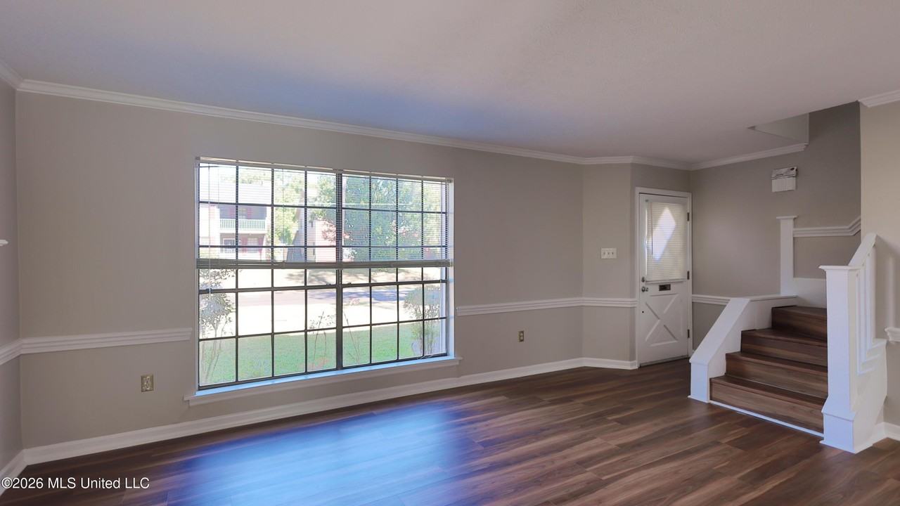 1121 Woodfield Dr - Photo 4 of 12