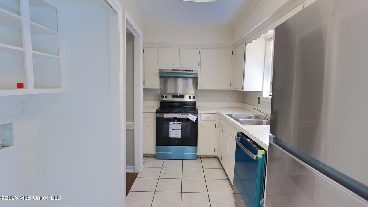 1121 Woodfield Dr - Photo 5 of 12