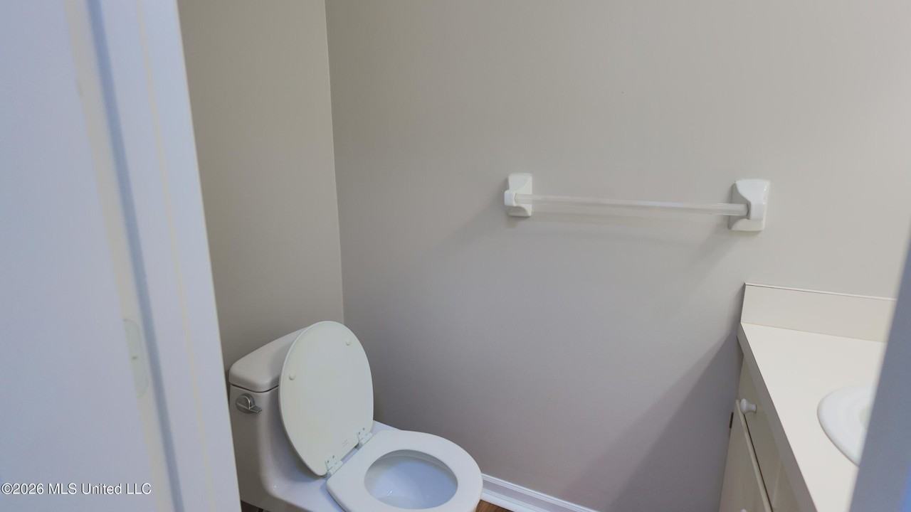 1121 Woodfield Dr - Photo 6 of 12