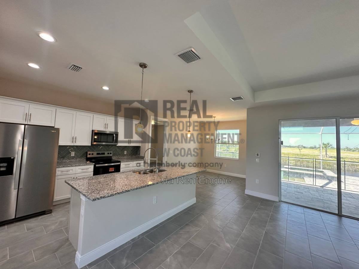 2504 Nw 9th Ave - Photo 5 of 20