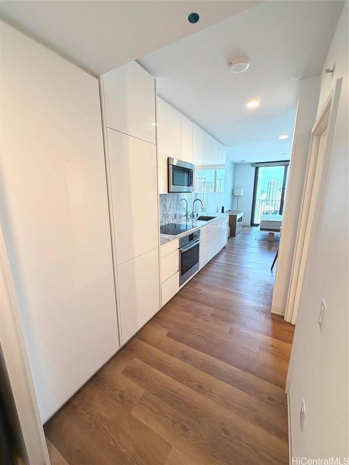 987 Queen St #2809 - Photo 2 of 25