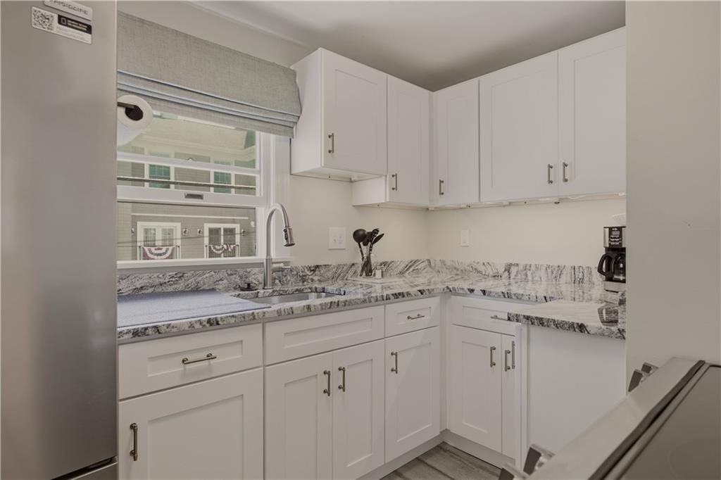 629 Thames St ##2 - Photo 6 of 35