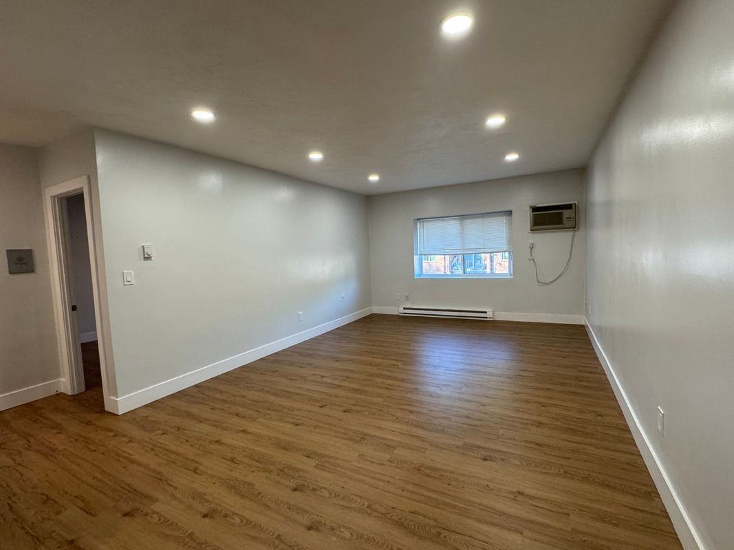 79 Arlington St - Photo 4 of 11
