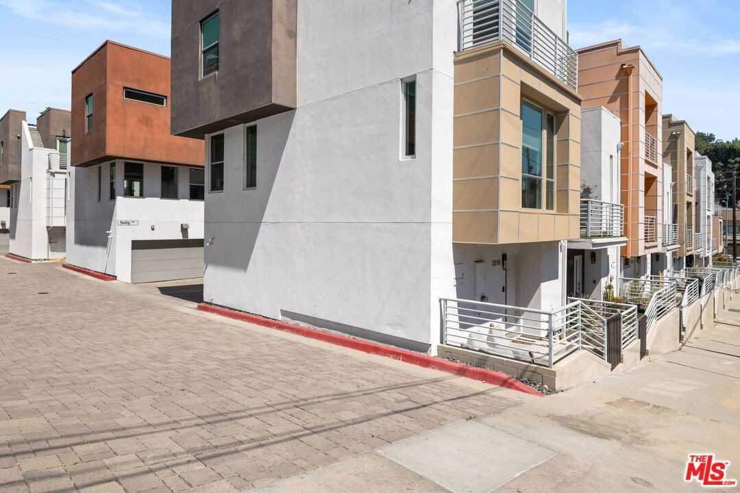 2213 Selig Dr - Photo 2 of 39