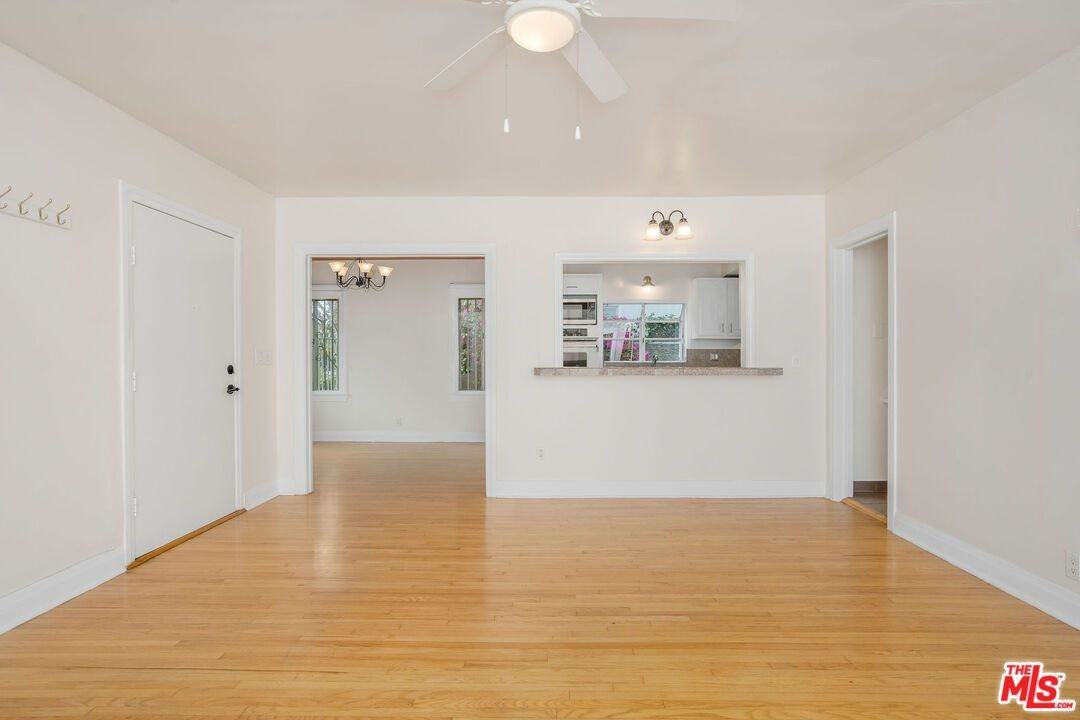 1514 S Genesee Ave - Photo 6 of 20