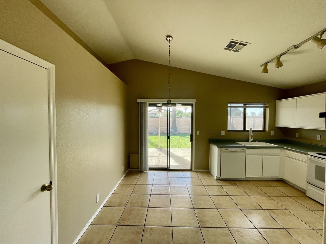 16574 N 158th Ave - Photo 5 of 24
