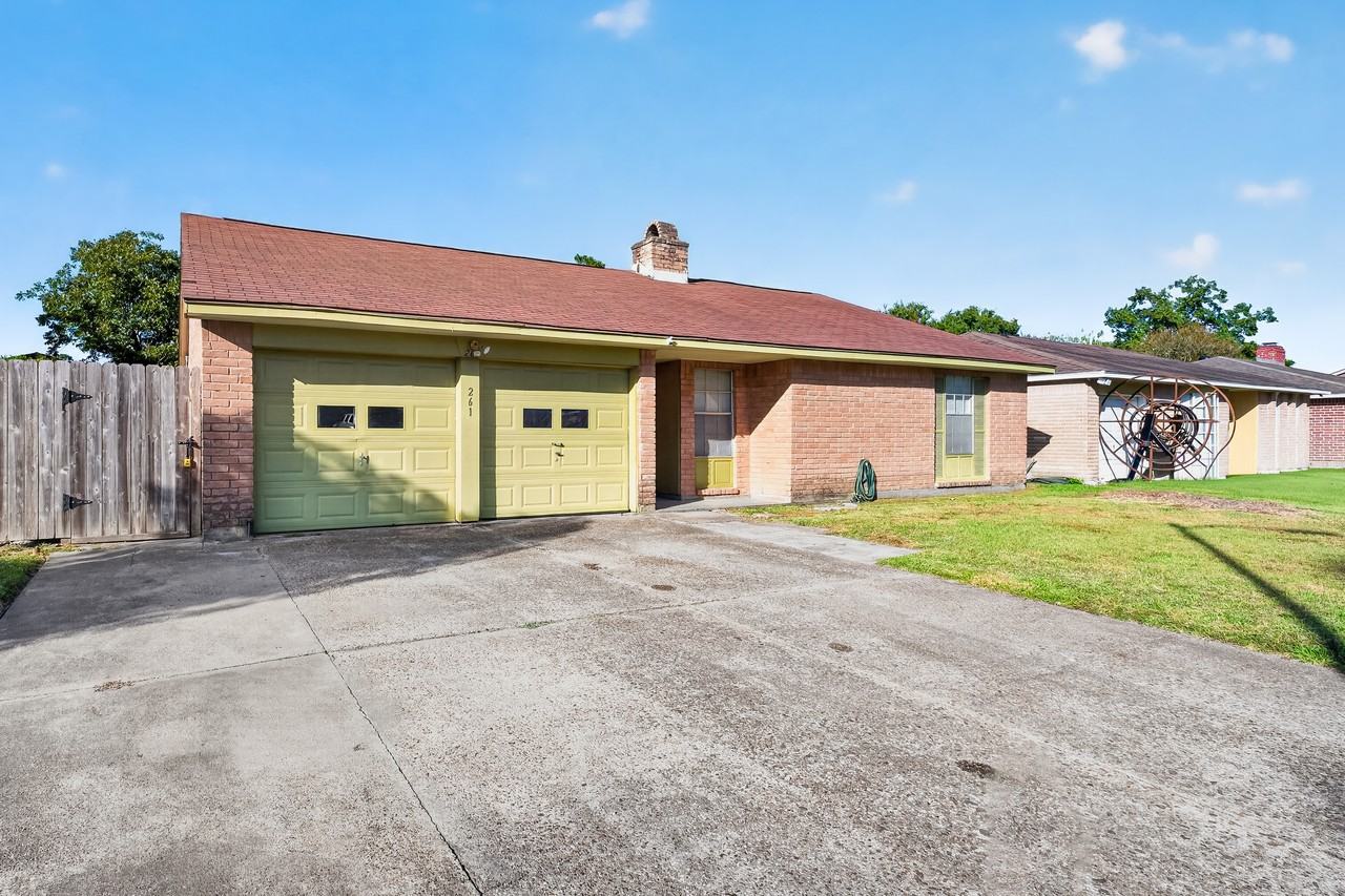 261 Hardwicke Rd - Photo 2 of 40