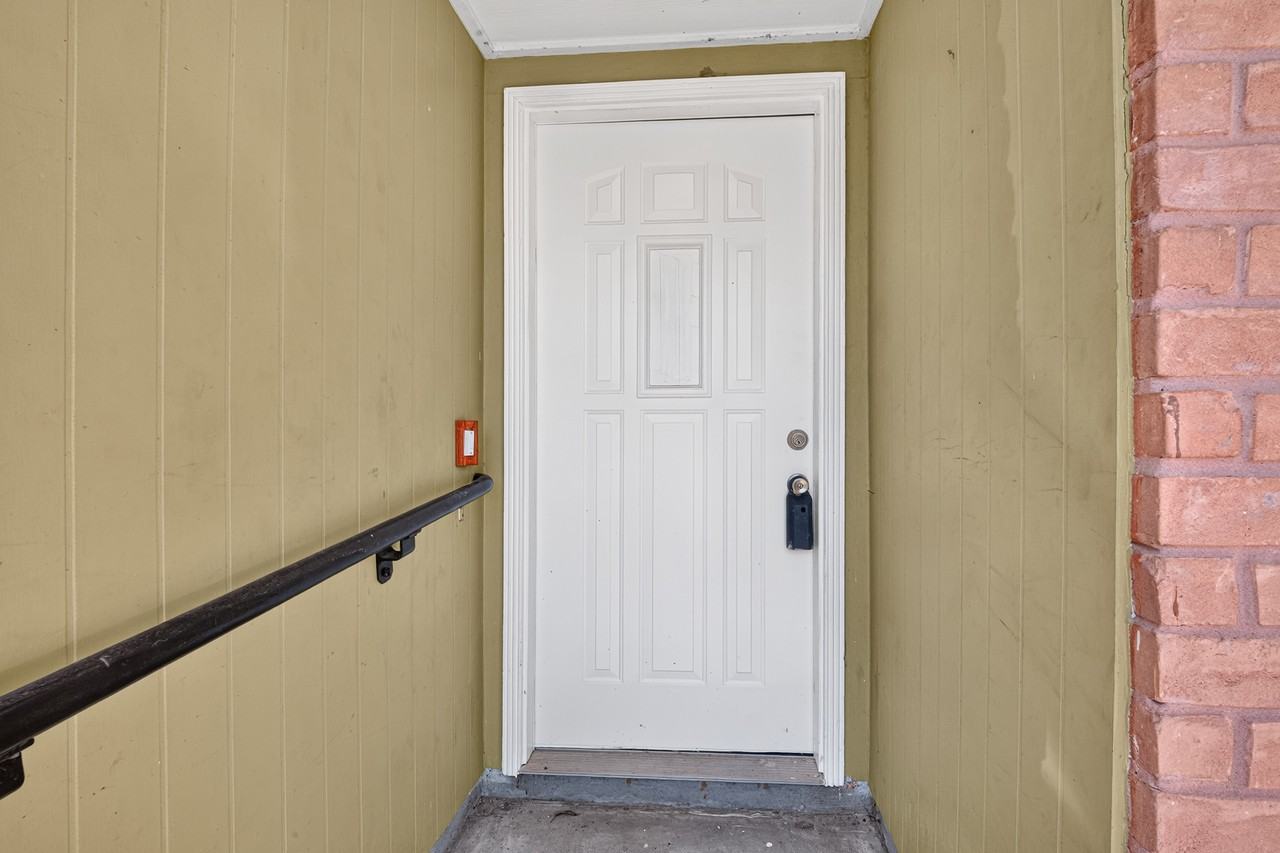 261 Hardwicke Rd - Photo 3 of 40