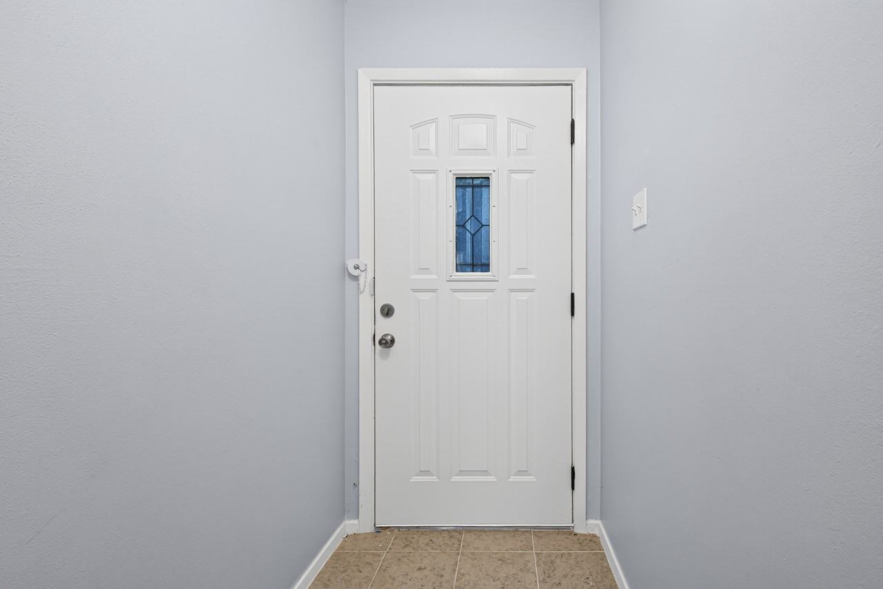 261 Hardwicke Rd - Photo 4 of 40