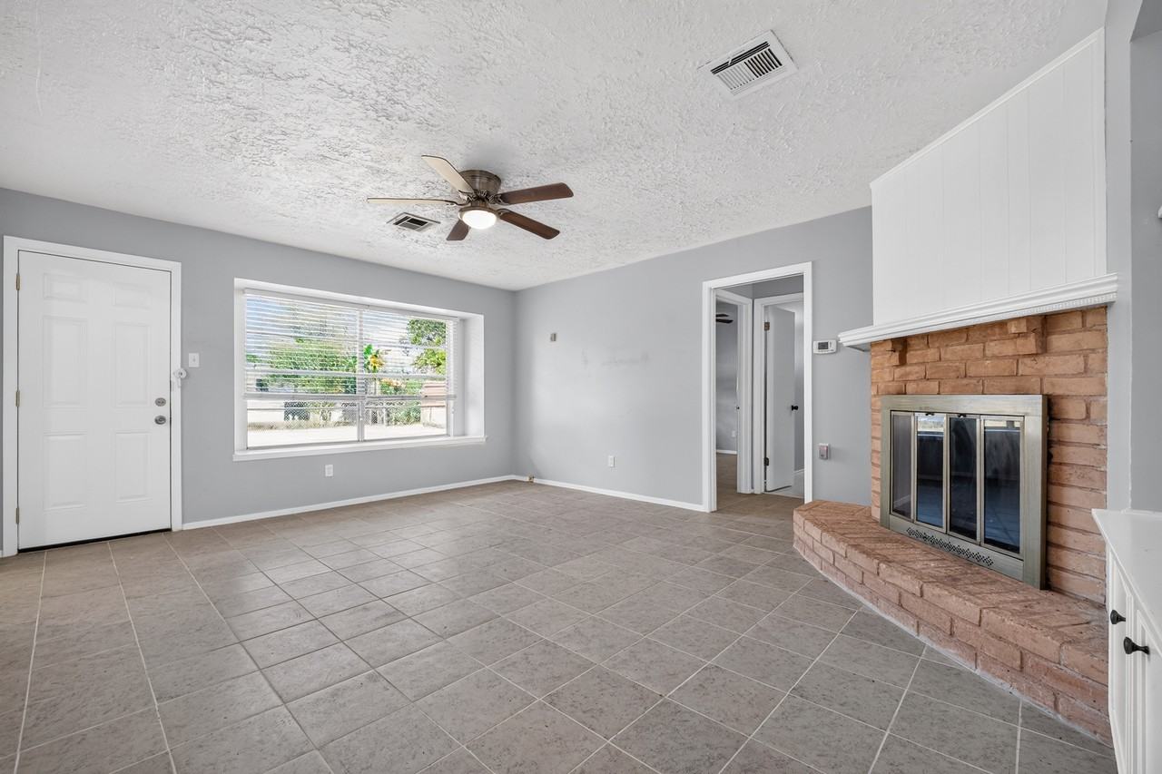 261 Hardwicke Rd - Photo 5 of 40
