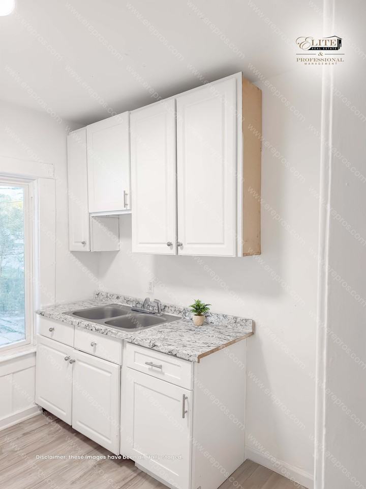15813 Wabash St - Photo 3 of 13