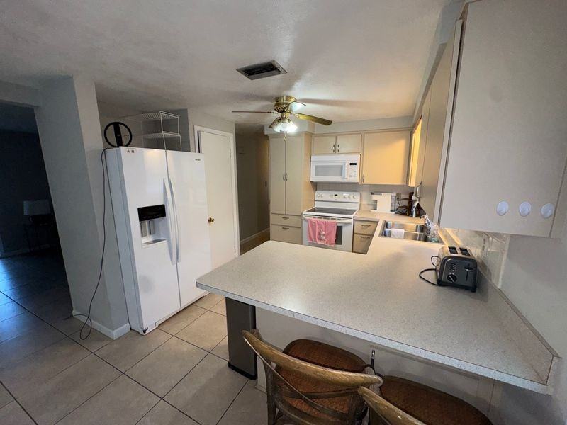 5444 Baumann Ln - Photo 3 of 24
