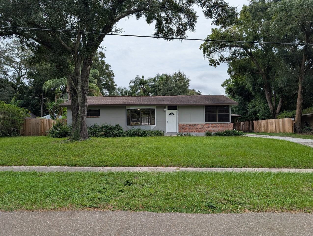 10821 Forest Hills Dr - Photo 2 of 42