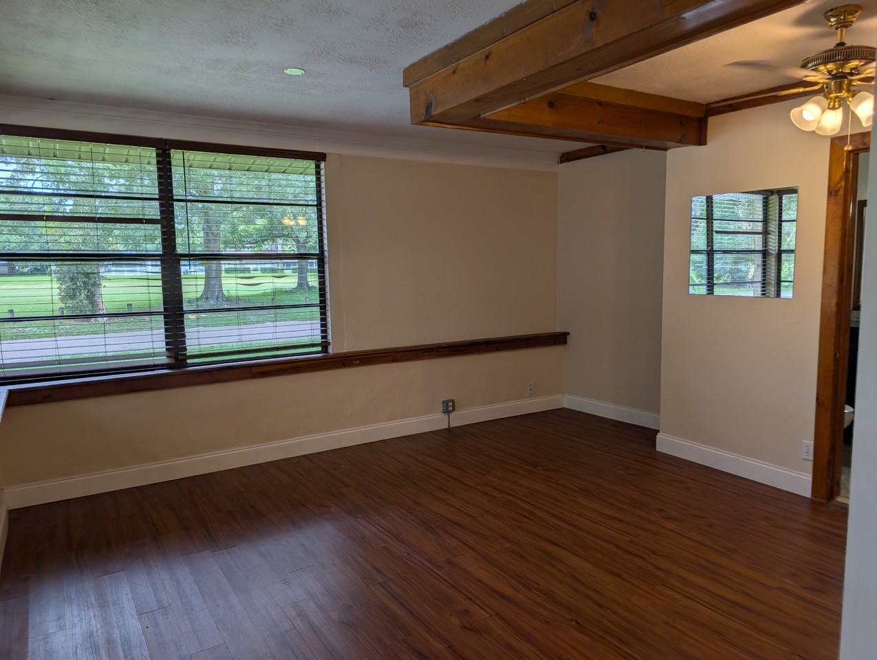 10821 Forest Hills Dr - Photo 3 of 42