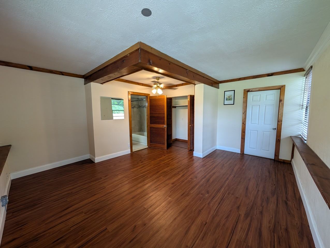 10821 Forest Hills Dr - Photo 4 of 42