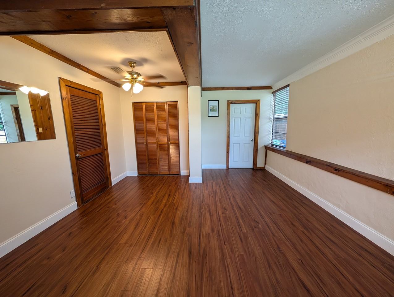 10821 Forest Hills Dr - Photo 5 of 42